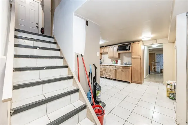 Additional property image - 122 Broadway Ave