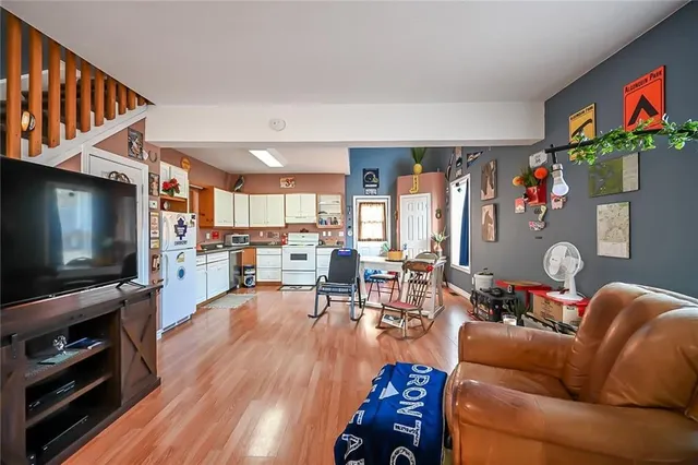 Additional property image - 129 LYNDEN Rd