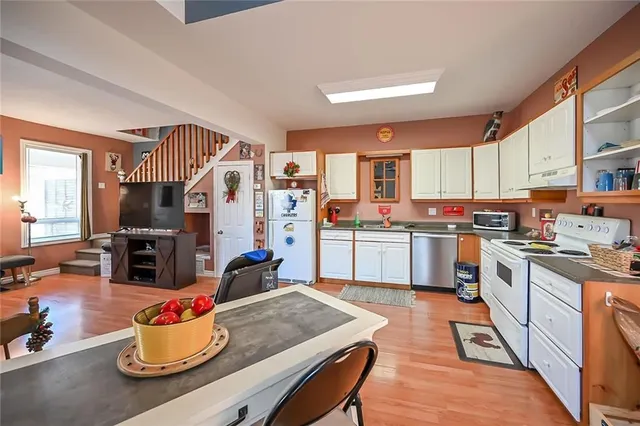 Additional property image - 129 LYNDEN Rd
