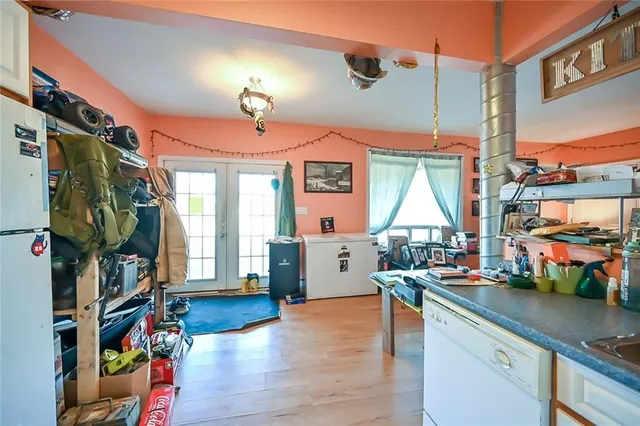 Additional property image - 129 LYNDEN Rd