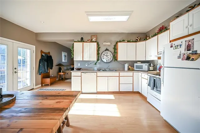 Additional property image - 129 LYNDEN Rd