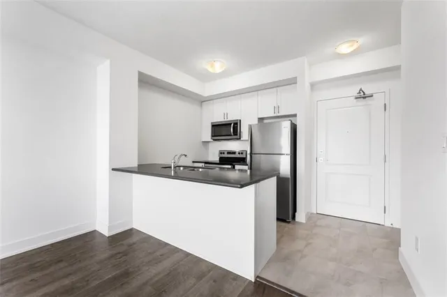 Additional property image - 460 Dundas St Unit 803