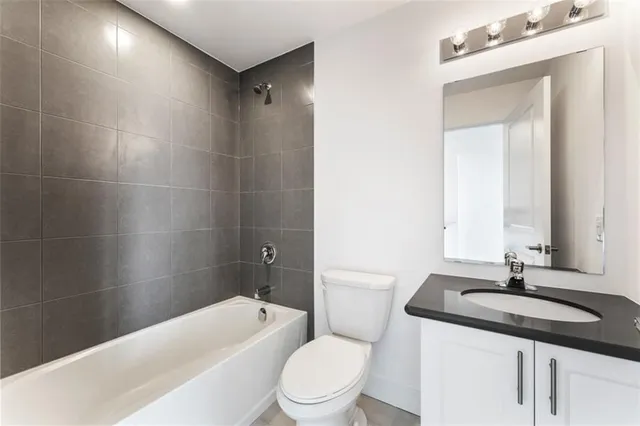 Additional property image - 460 Dundas St Unit 803