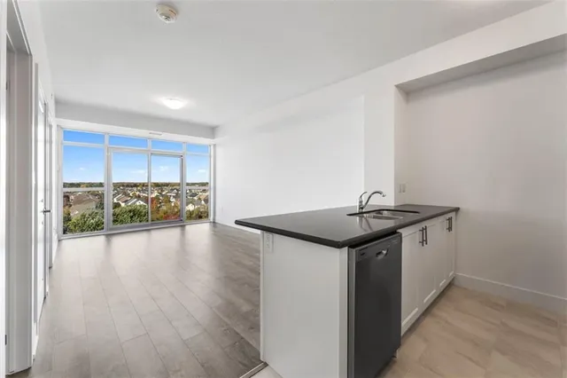Additional property image - 460 Dundas St Unit 803