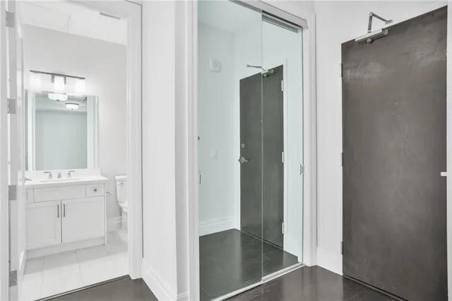 Additional property image - 112 King St Unit 1111
