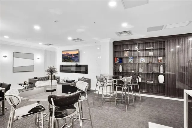Additional property image - 112 King St Unit 1111