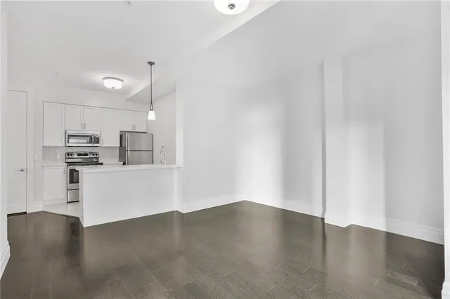 Additional property image - 112 King St Unit 1111