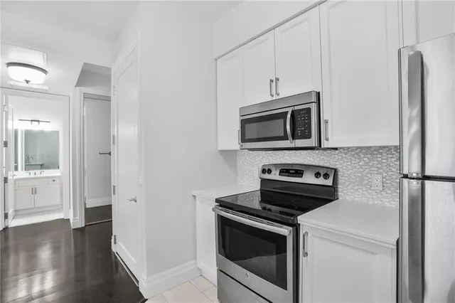 Additional property image - 112 King St Unit 1111