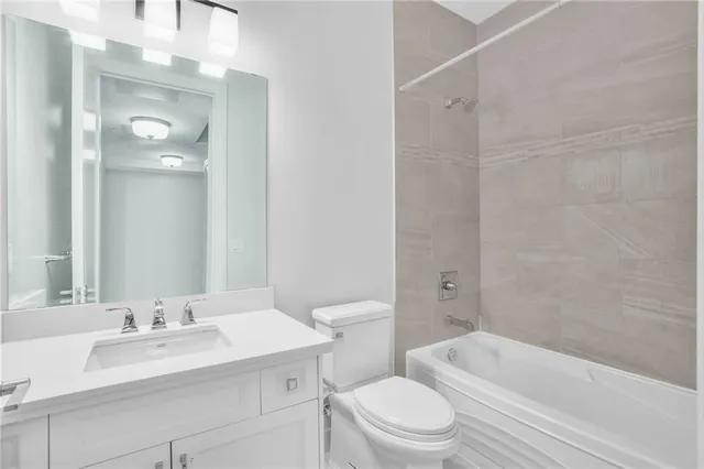 Additional property image - 112 King St Unit 1111