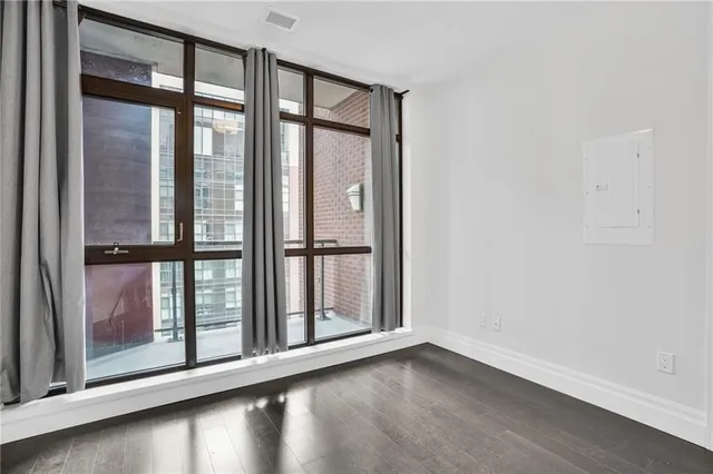 Additional property image - 112 King St Unit 1111