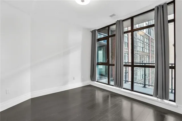 Additional property image - 112 King St Unit 1111