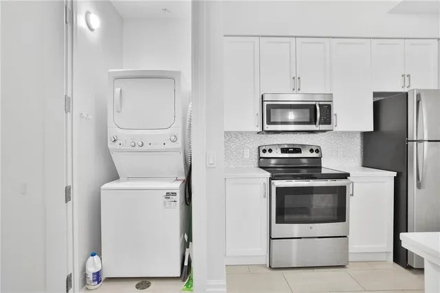Additional property image - 112 King St Unit 1111