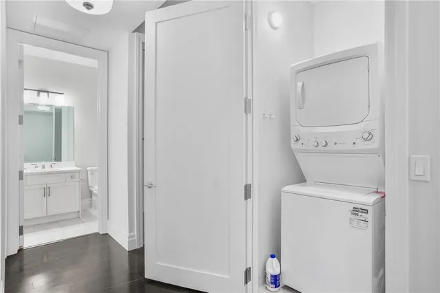 Additional property image - 112 King St Unit 1111