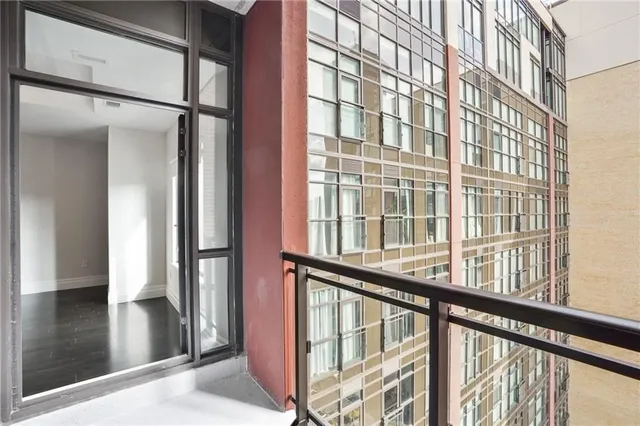 Additional property image - 112 King St Unit 1111
