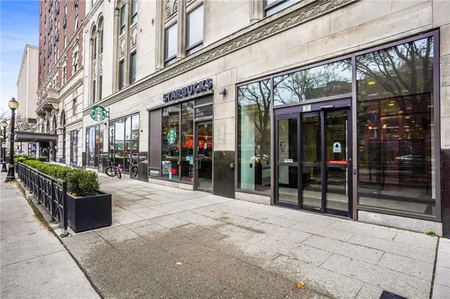 Additional property image - 112 King St Unit 1111