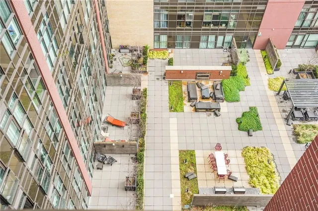 Additional property image - 112 King St Unit 1111