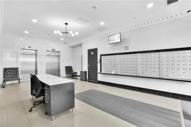 Additional property image - 112 King St Unit 1111