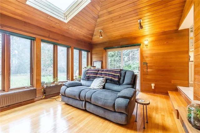Additional property image - 2317 Lakeshore Rd