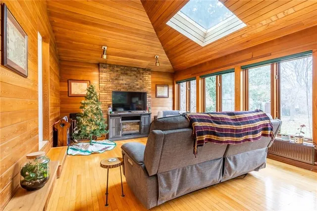 Additional property image - 2317 Lakeshore Rd