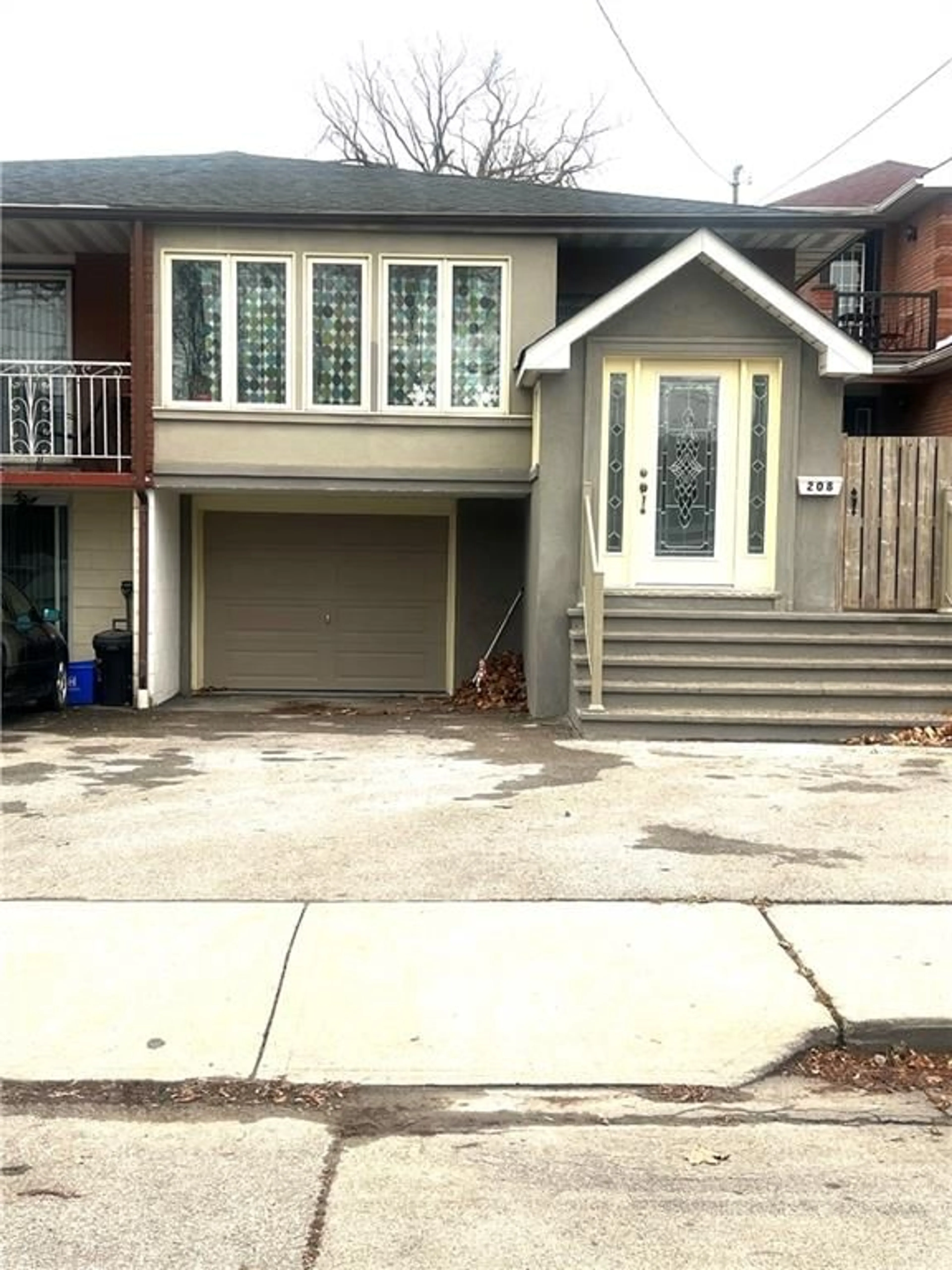Frontside or backside of a home for 208 Picton St, Hamilton Ontario L8L 3W9