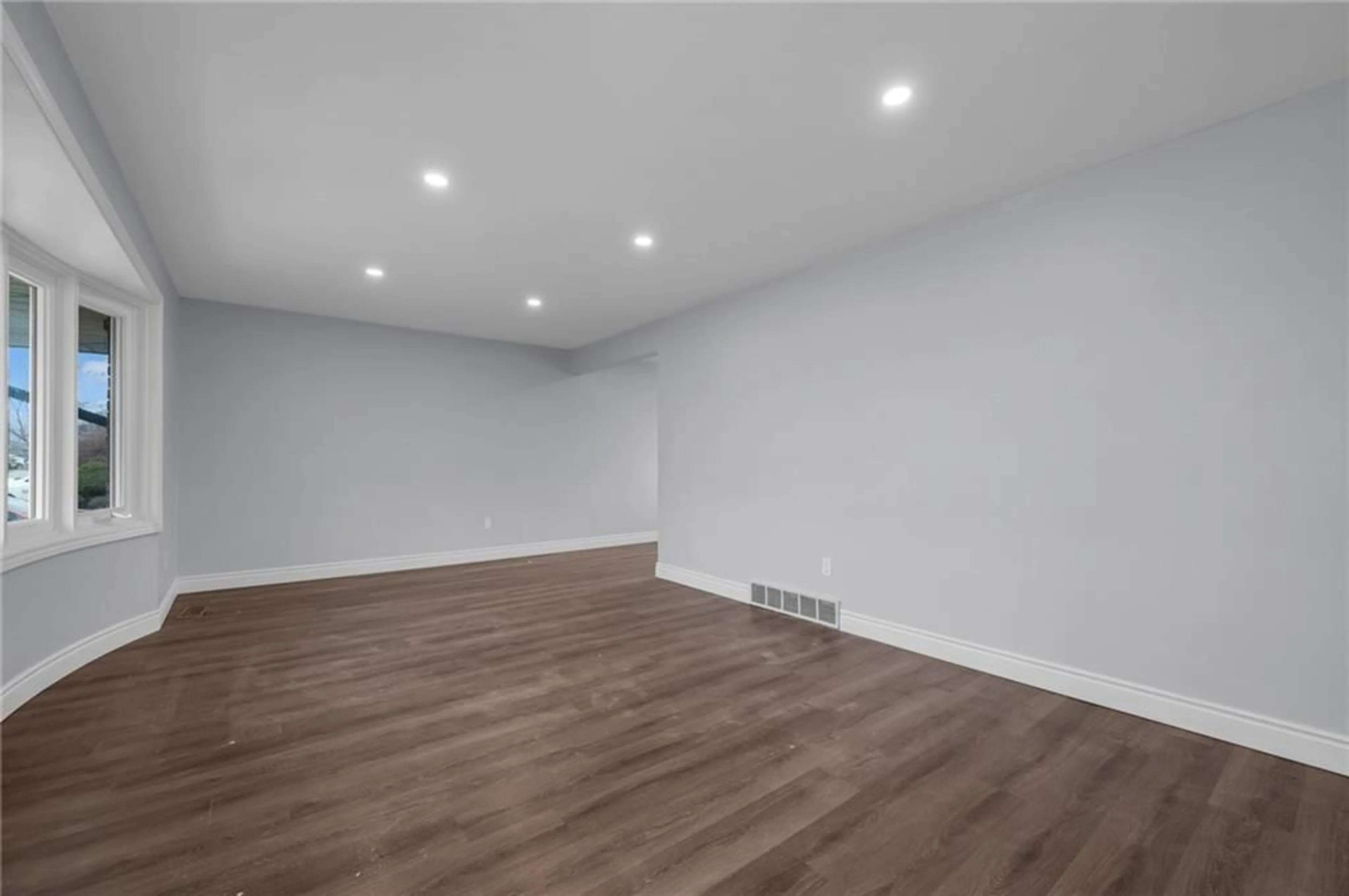 A pic of a room for 116 COLLIER Rd, Thorold Ontario L2V 3T4