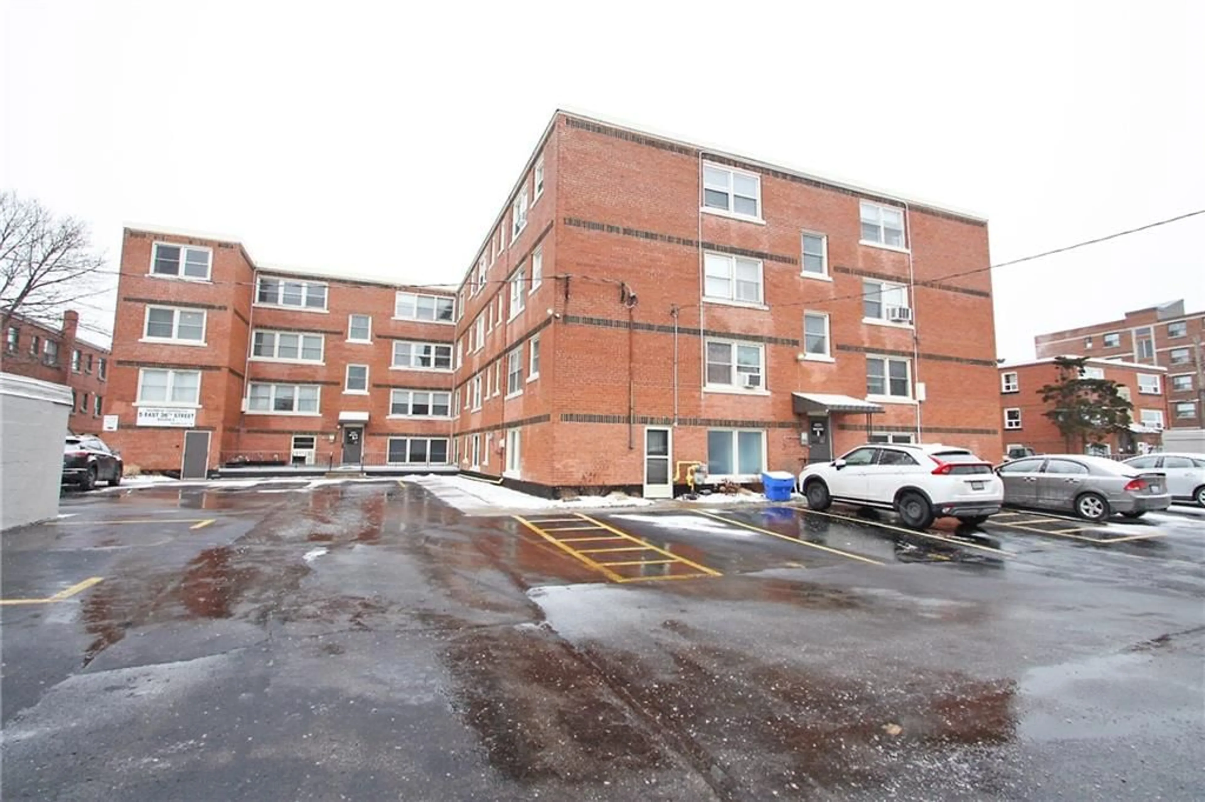 A pic from exterior of the house or condo for 5 EAST 36TH St #310B, Hamilton Ontario L9V 3Y6