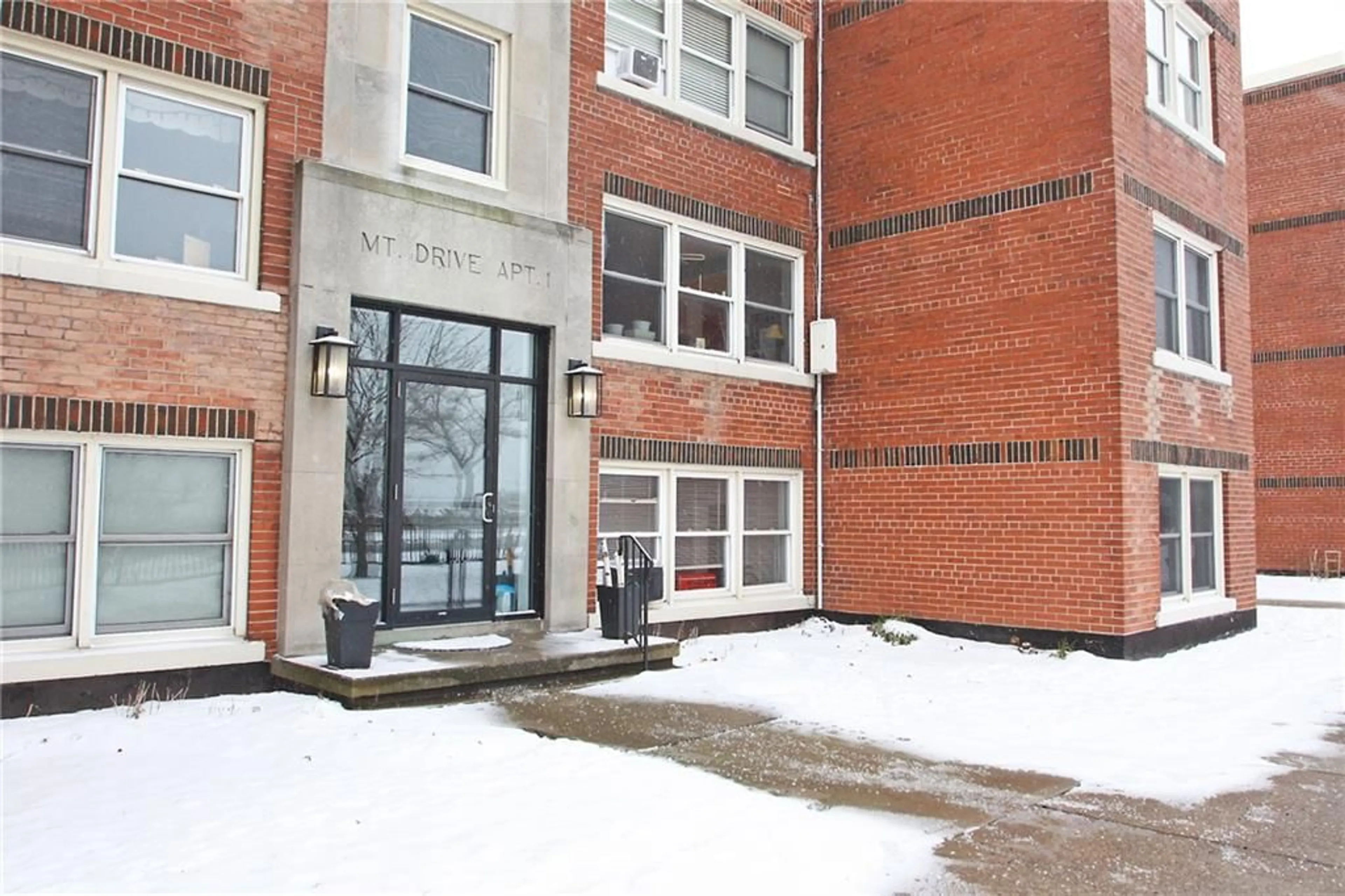 Outside view for 5 EAST 36TH St #310B, Hamilton Ontario L9V 3Y6