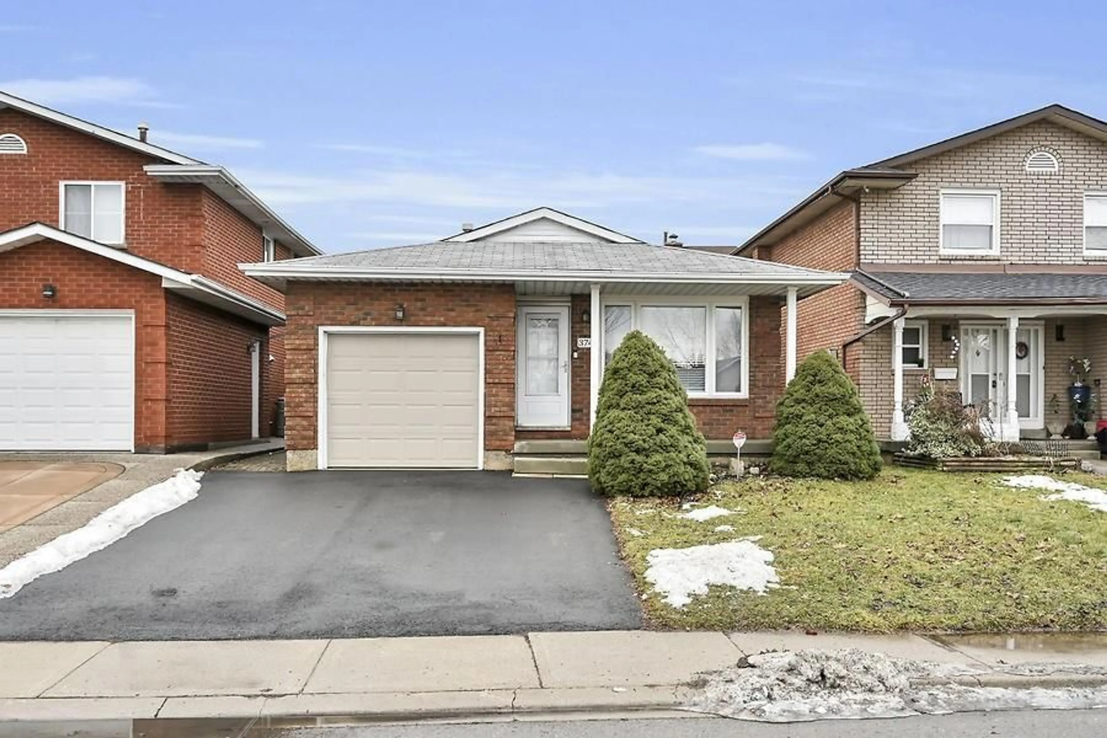 Frontside or backside of a home for 374 LIMERIDGE Rd, Hamilton Ontario L9A 2S7