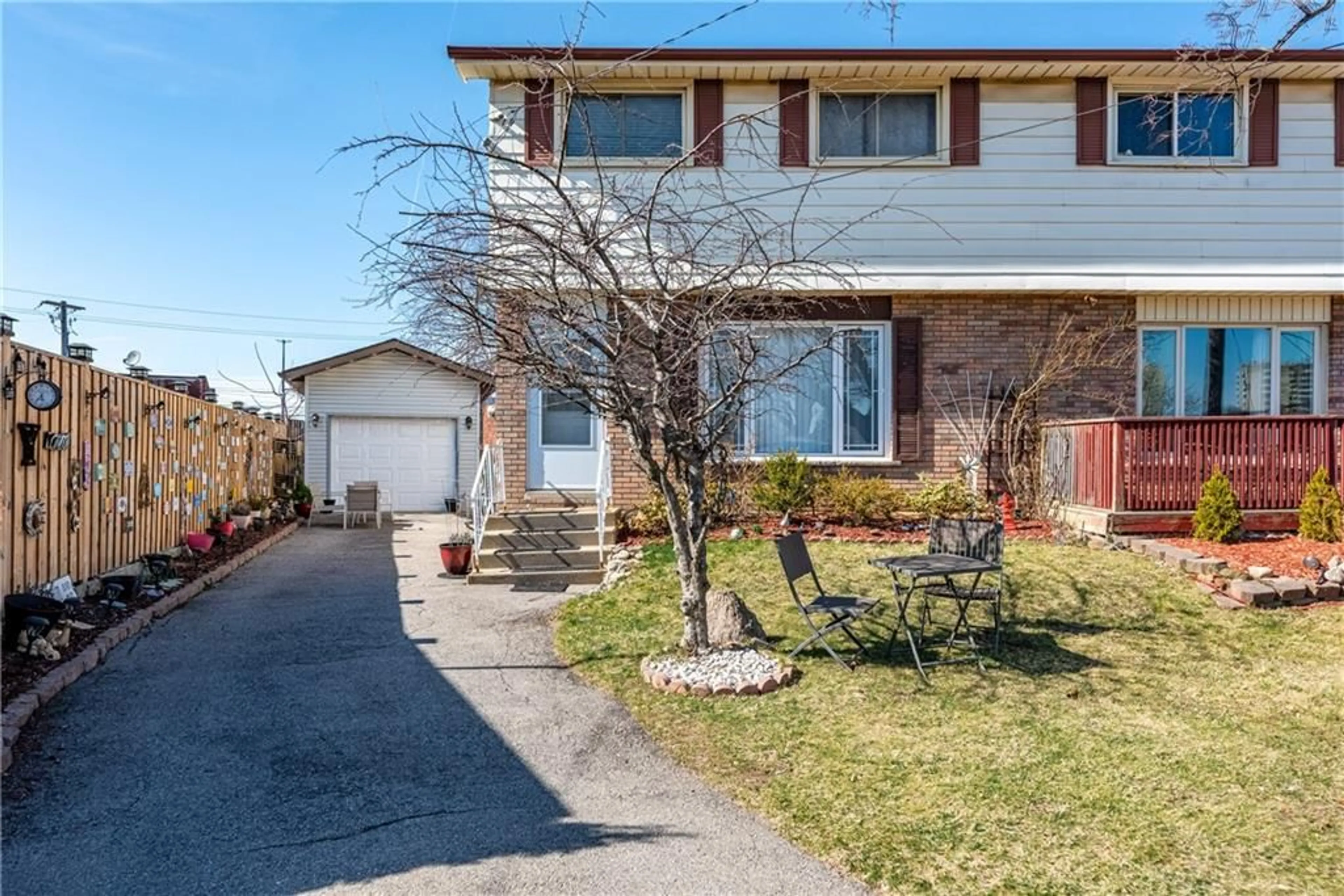 Frontside or backside of a home for 120 Gainsborough Rd, Hamilton Ontario L8E 1E1