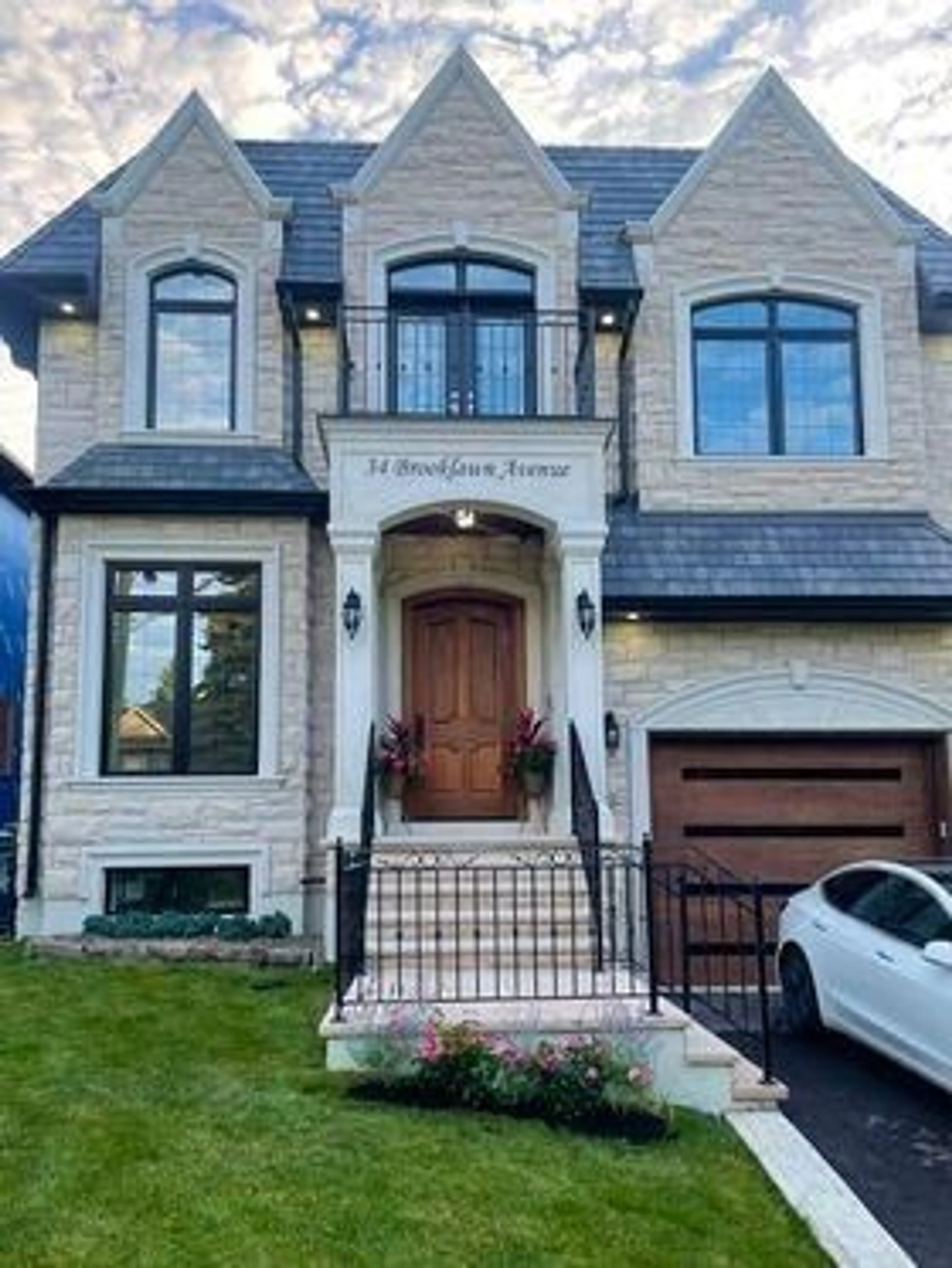Home with brick exterior material for 34 BROOKLAWN Ave, Toronto Ontario M1M 2P4