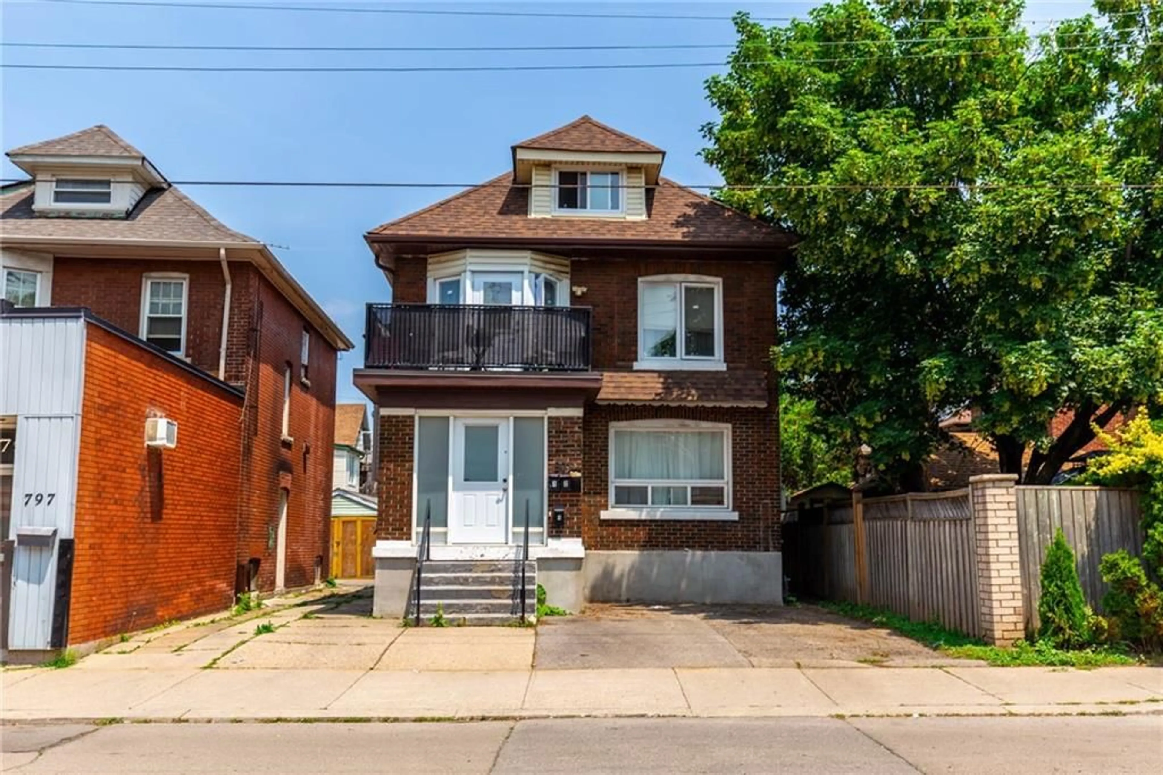 Frontside or backside of a home for 801 MAIN St, Hamilton Ontario L8M 1L5
