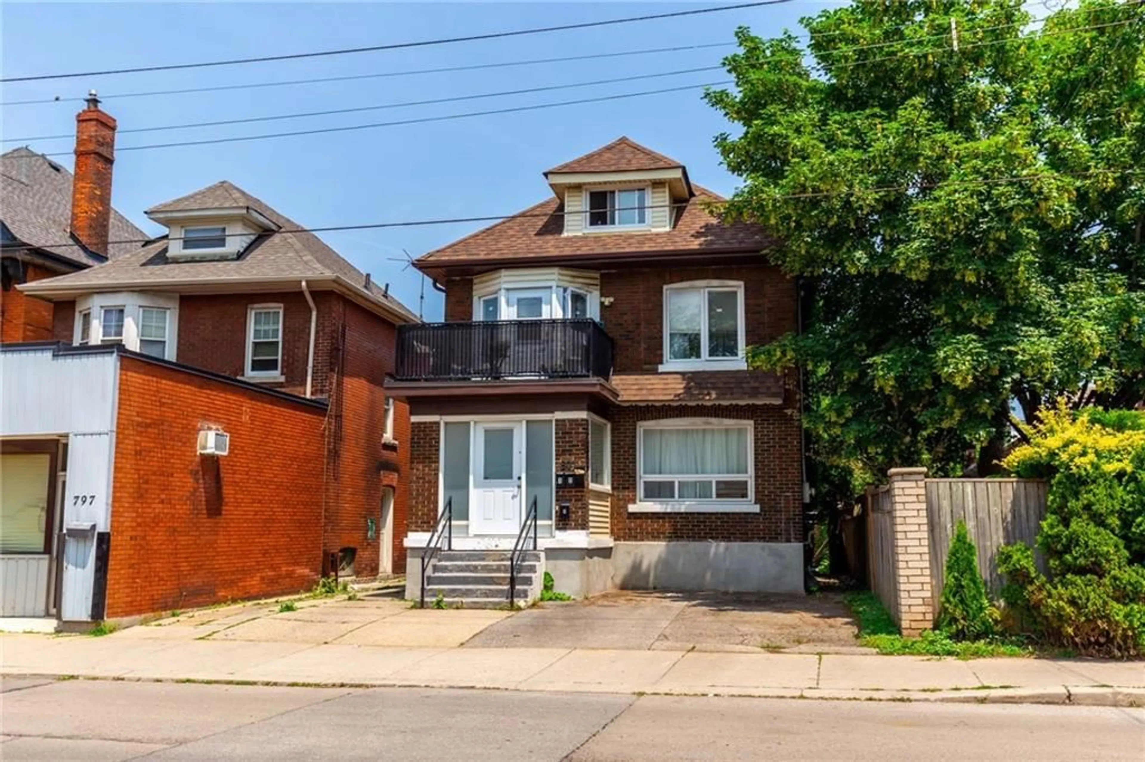 Frontside or backside of a home for 801 MAIN St, Hamilton Ontario L8M 1L5