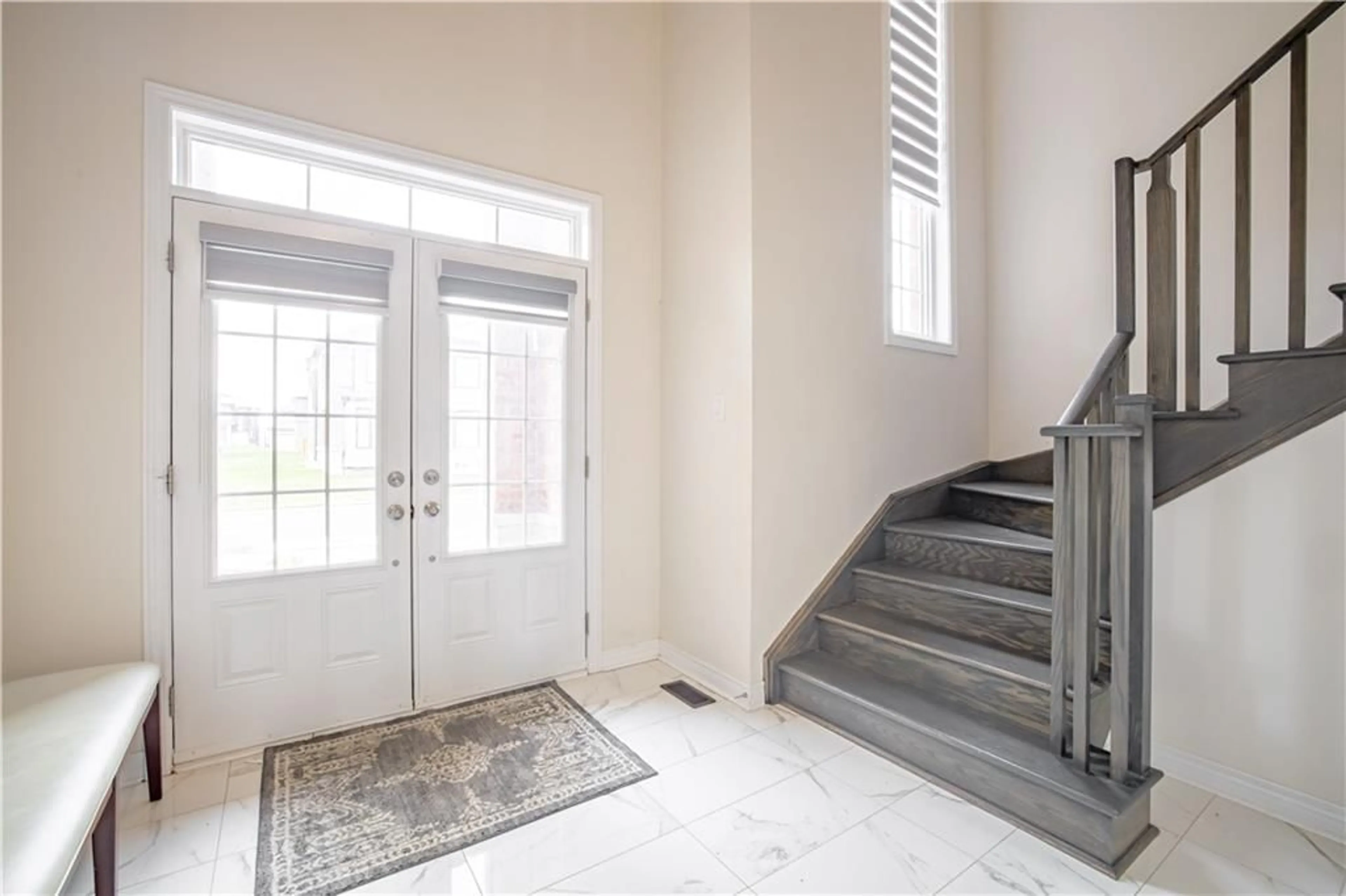 Indoor entryway for 192 Shoreview Dr, Welland Ontario L3B 0H3