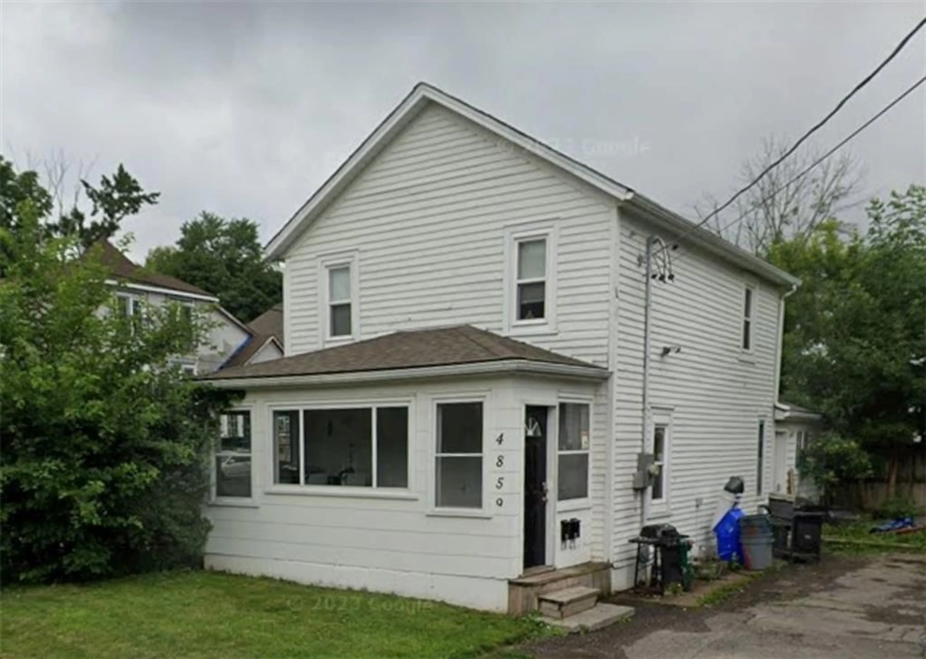 Frontside or backside of a home for 4859 ONTARIO Ave, Niagara Falls Ontario L2E 3R4