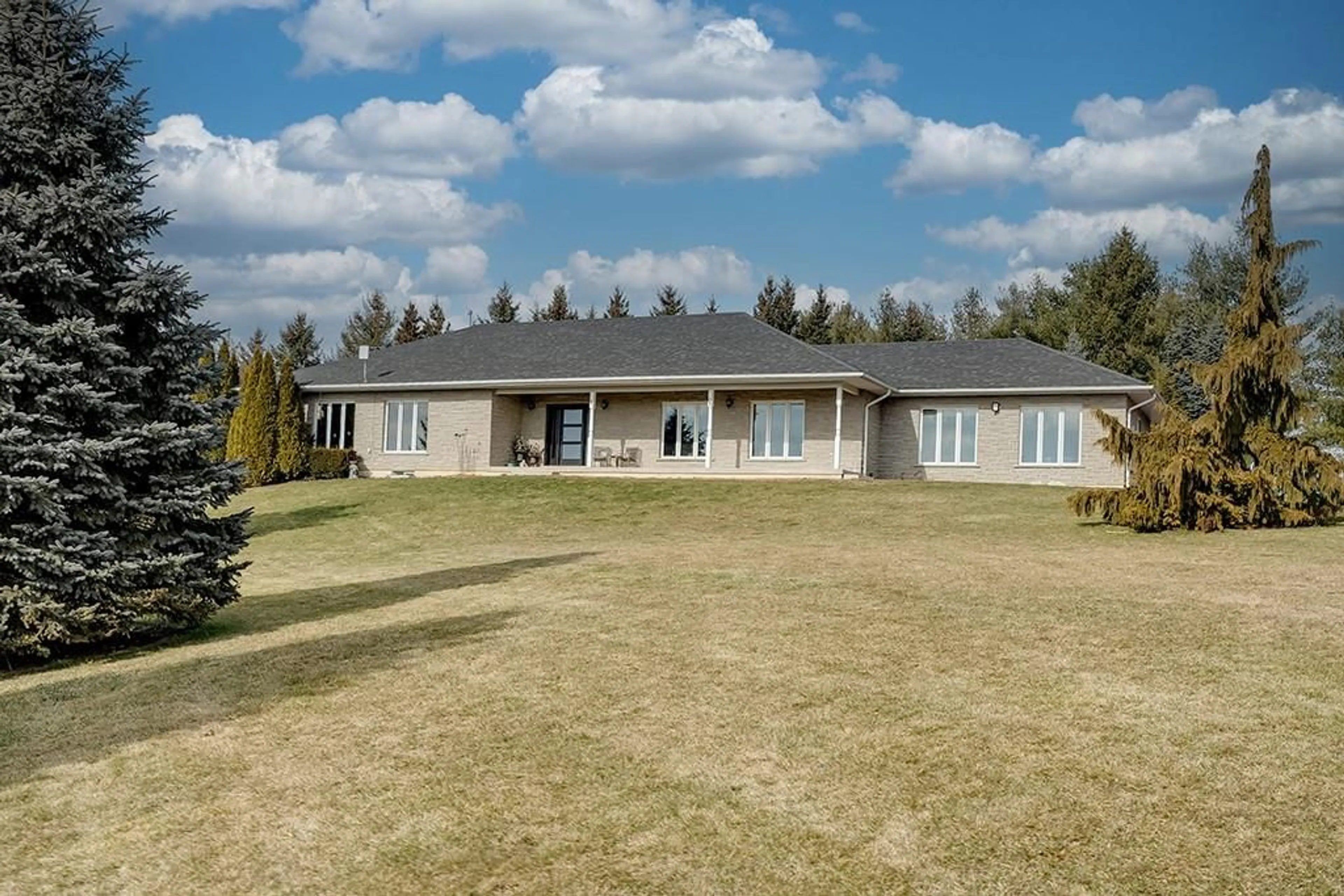 Outside view for 331 MOUNTSBERG Rd, Flamborough Ontario L0P 1B0