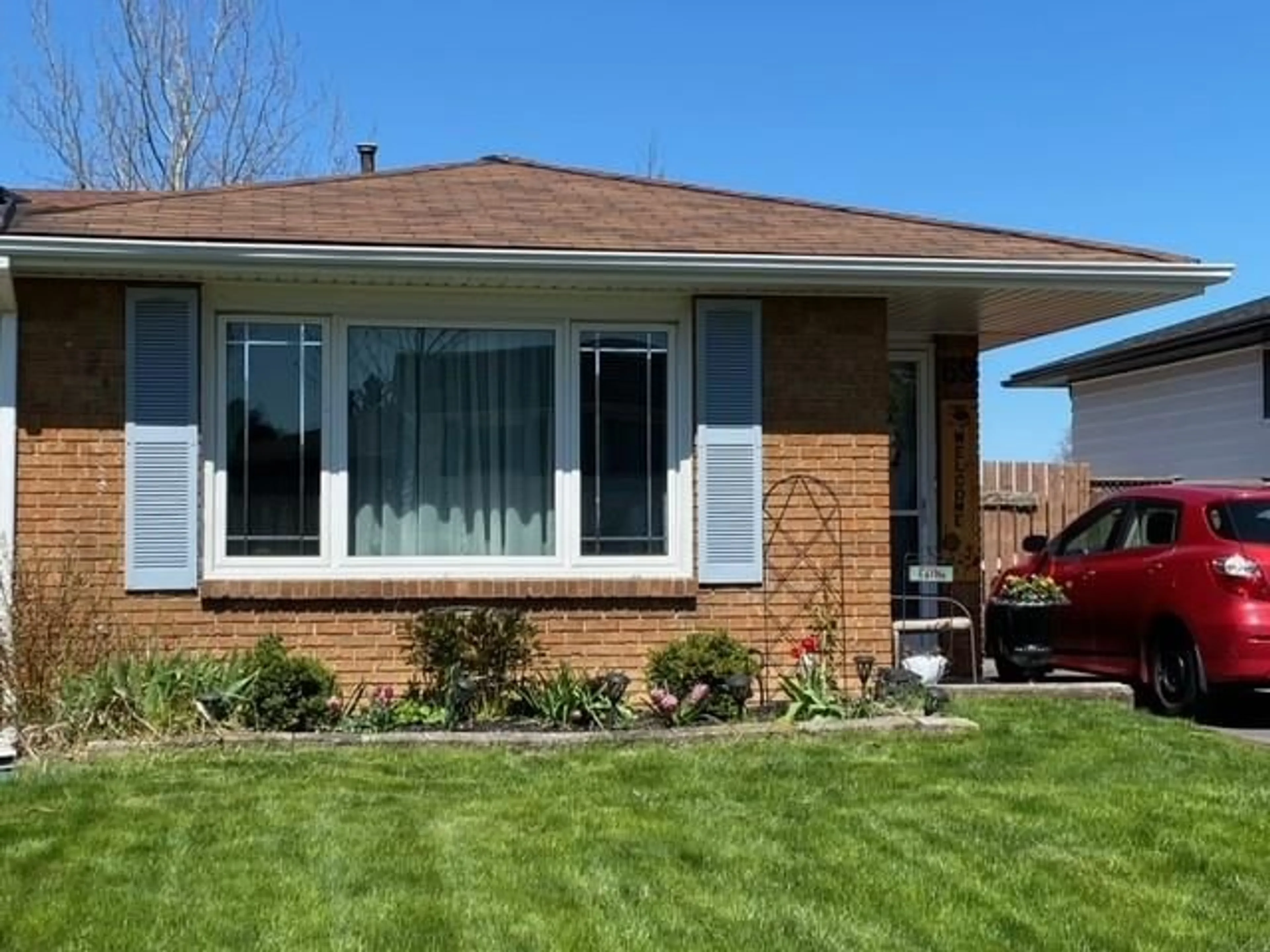 Frontside or backside of a home for 69 Cranbrook Dr, Hamilton Ontario L9C 4S5