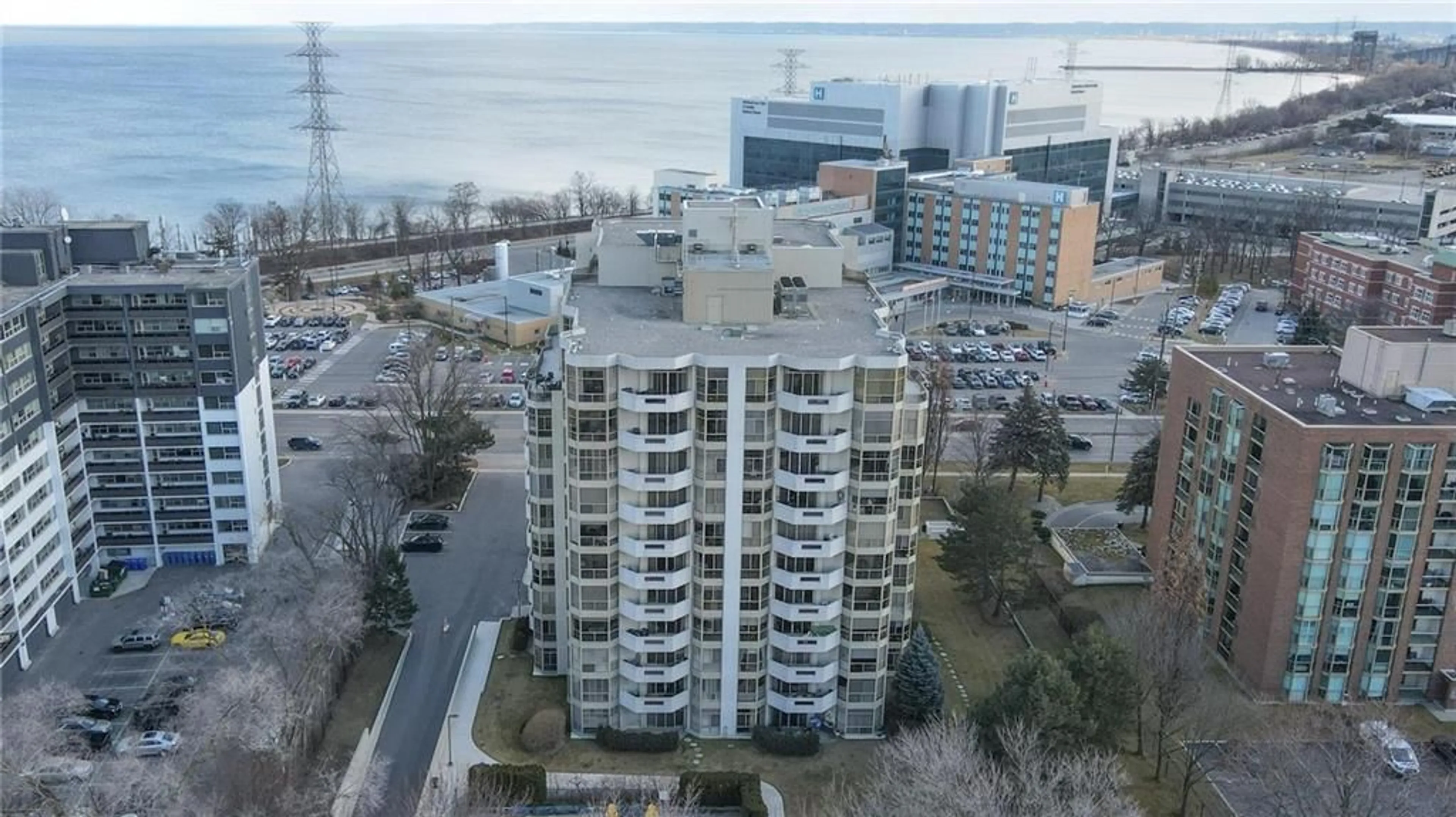 A pic from exterior of the house or condo for 1237 NORTH SHORE Blvd #104, Burlington Ontario L7S 2H8