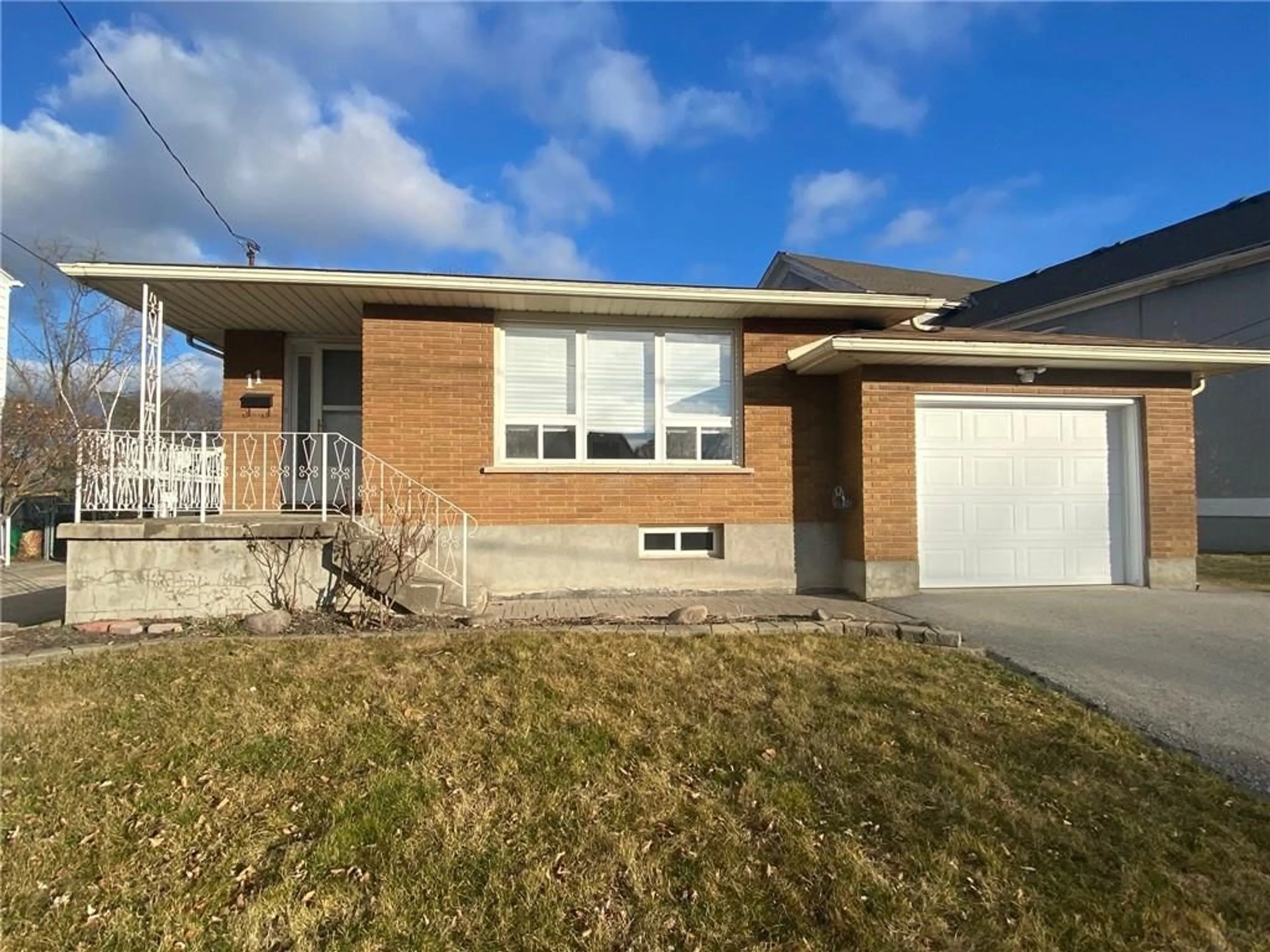 Frontside or backside of a home for 11 Karen Ave, St. Catharines Ontario L2M 5Y1