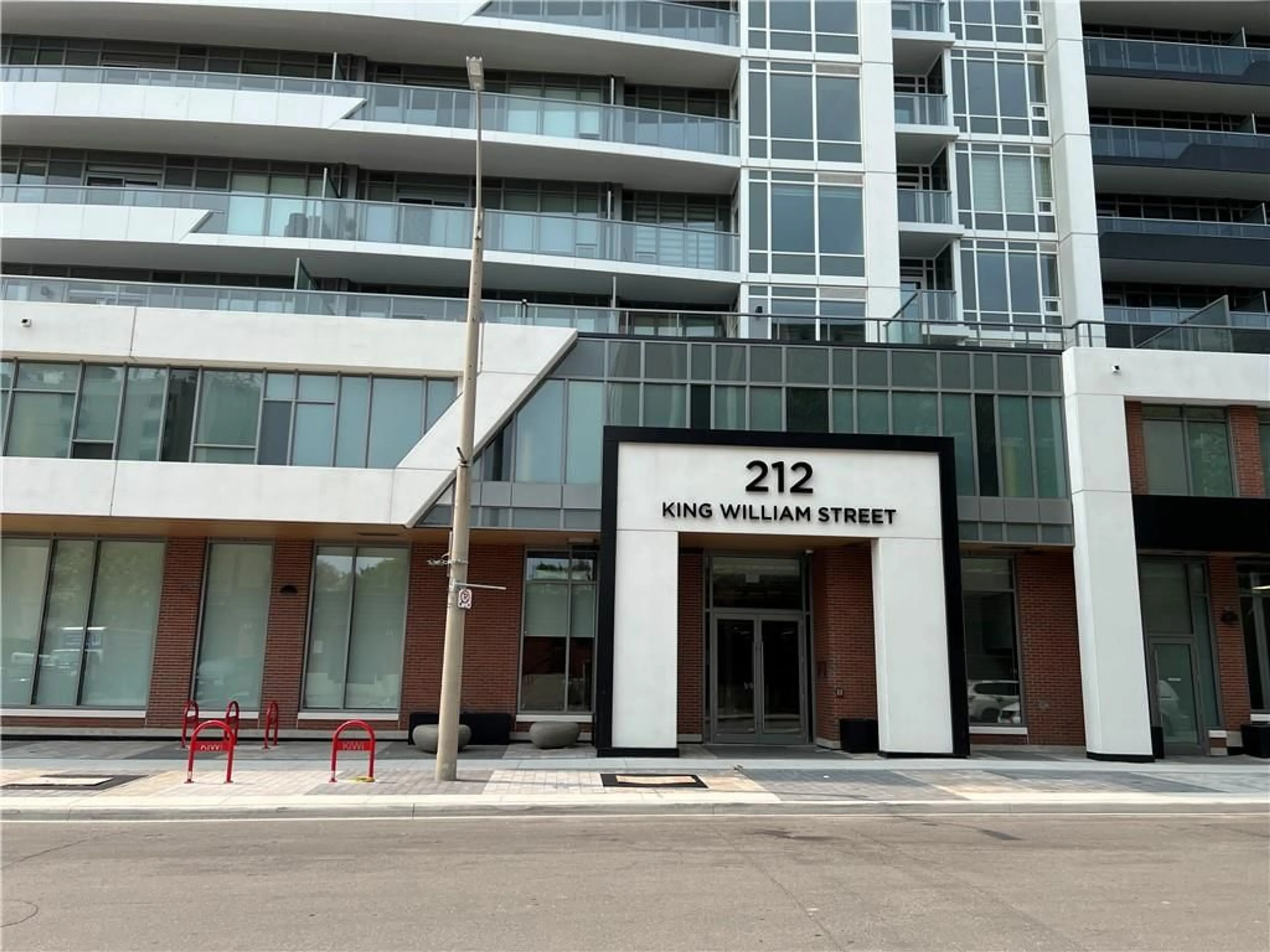 A pic from exterior of the house or condo for 212 KING WILLIAM St #906, Hamilton Ontario L8R 3N9