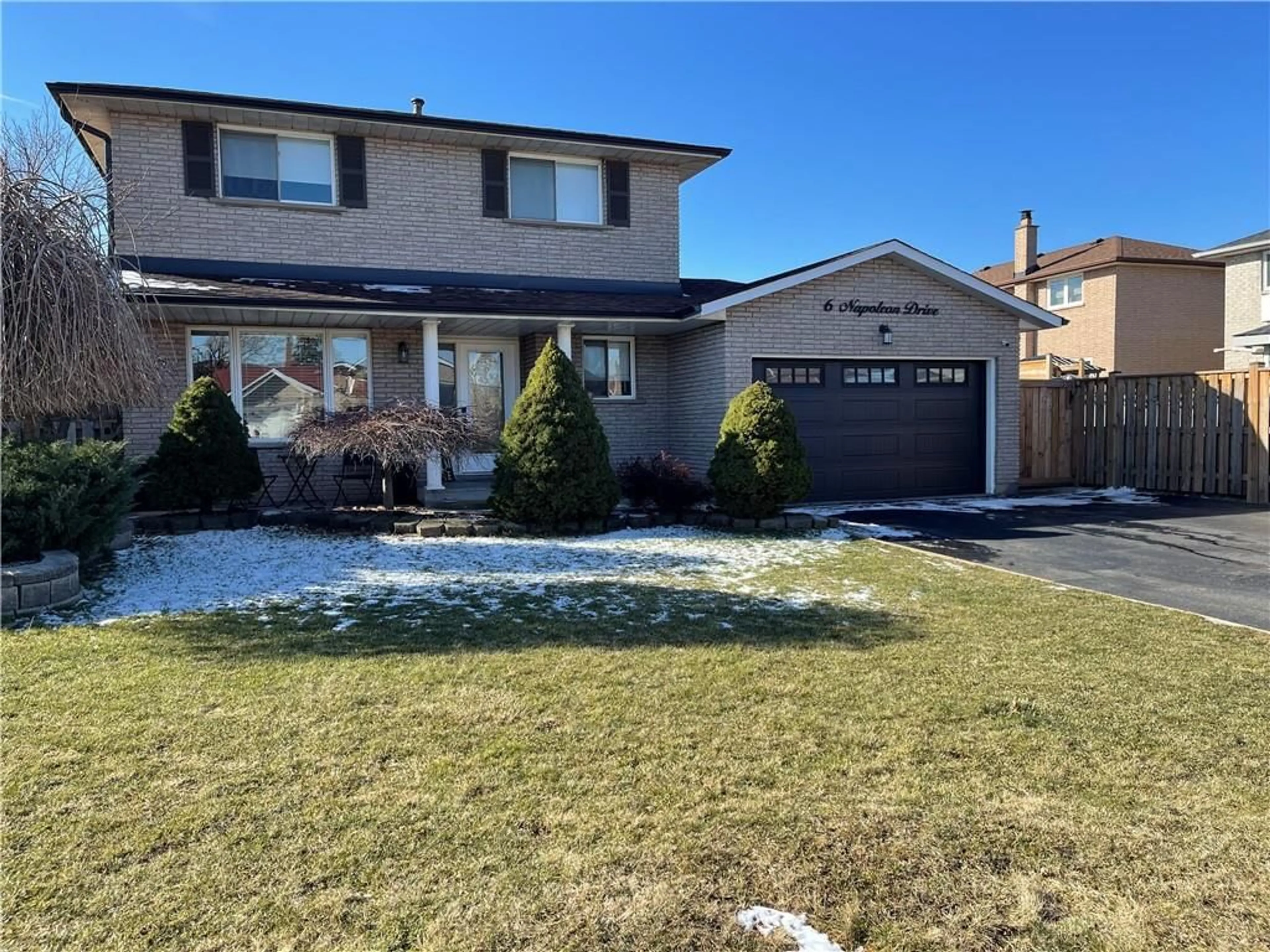 Frontside or backside of a home for 6 NAPOLEON Dr, Stoney Creek Ontario L8E 4T5