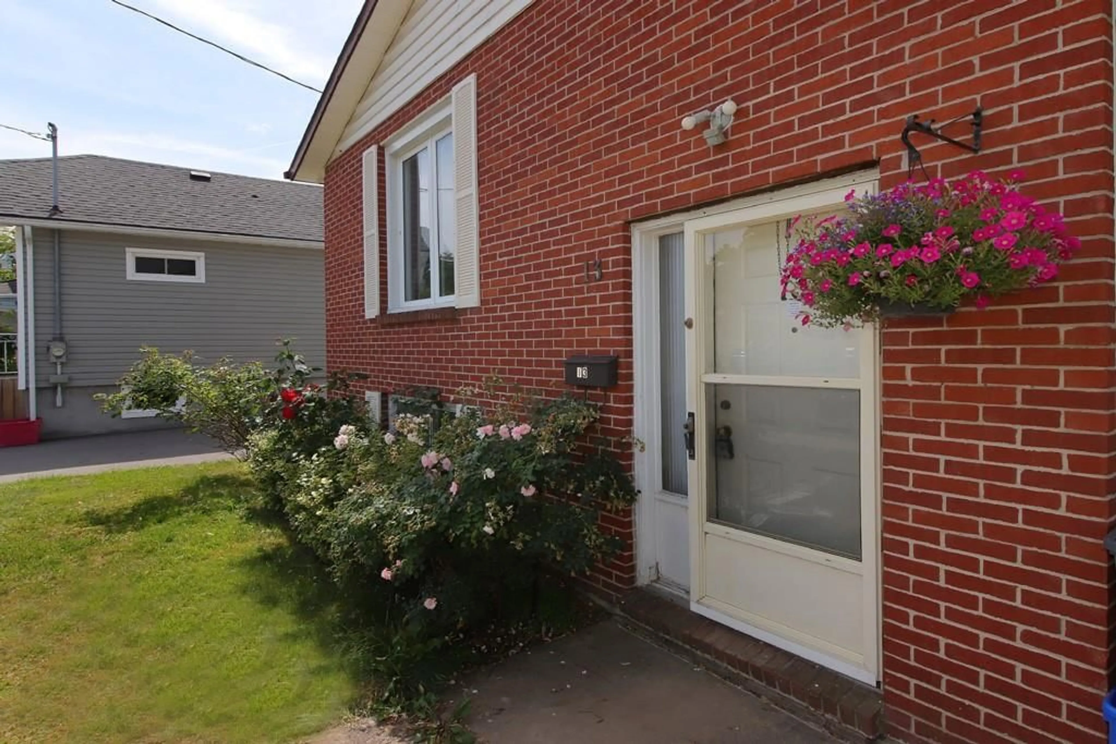 A pic from exterior of the house or condo, cottage for 13 Cumming St, St. Catharines Ontario L2S 1H6