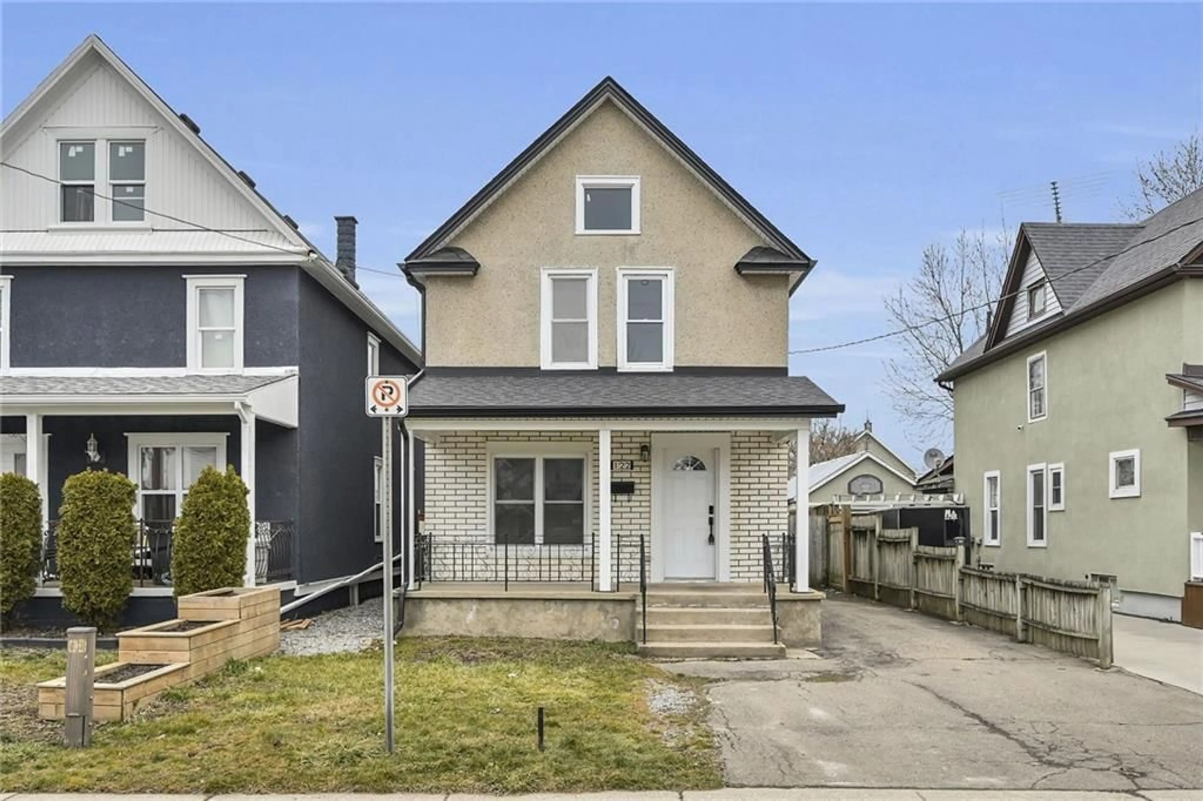 Frontside or backside of a home for 122 STATE St, Welland Ontario L3B 4K7