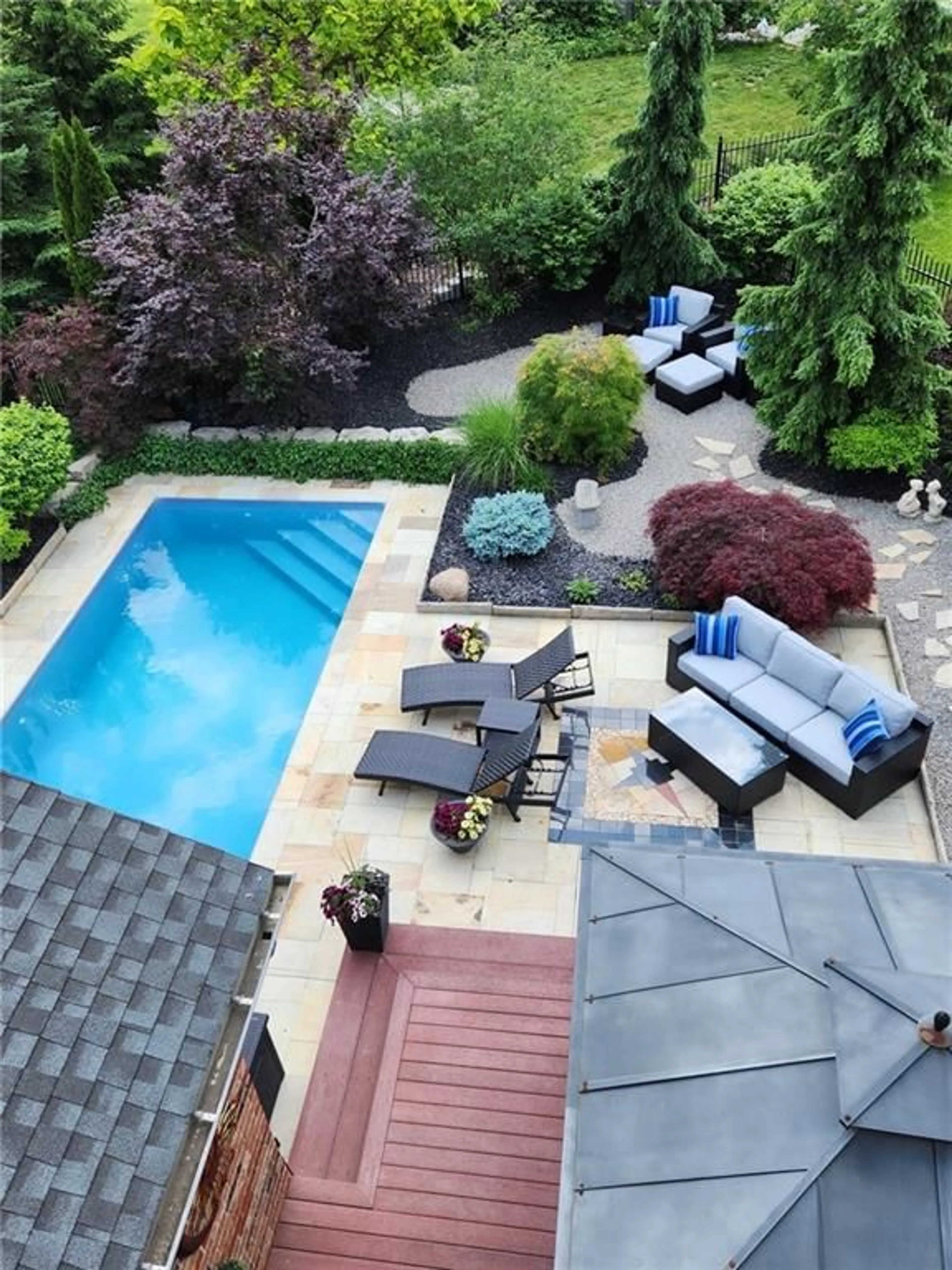 Indoor or outdoor pool for 76 TREMAINE Dr, Kitchener Ontario N2A 4L7