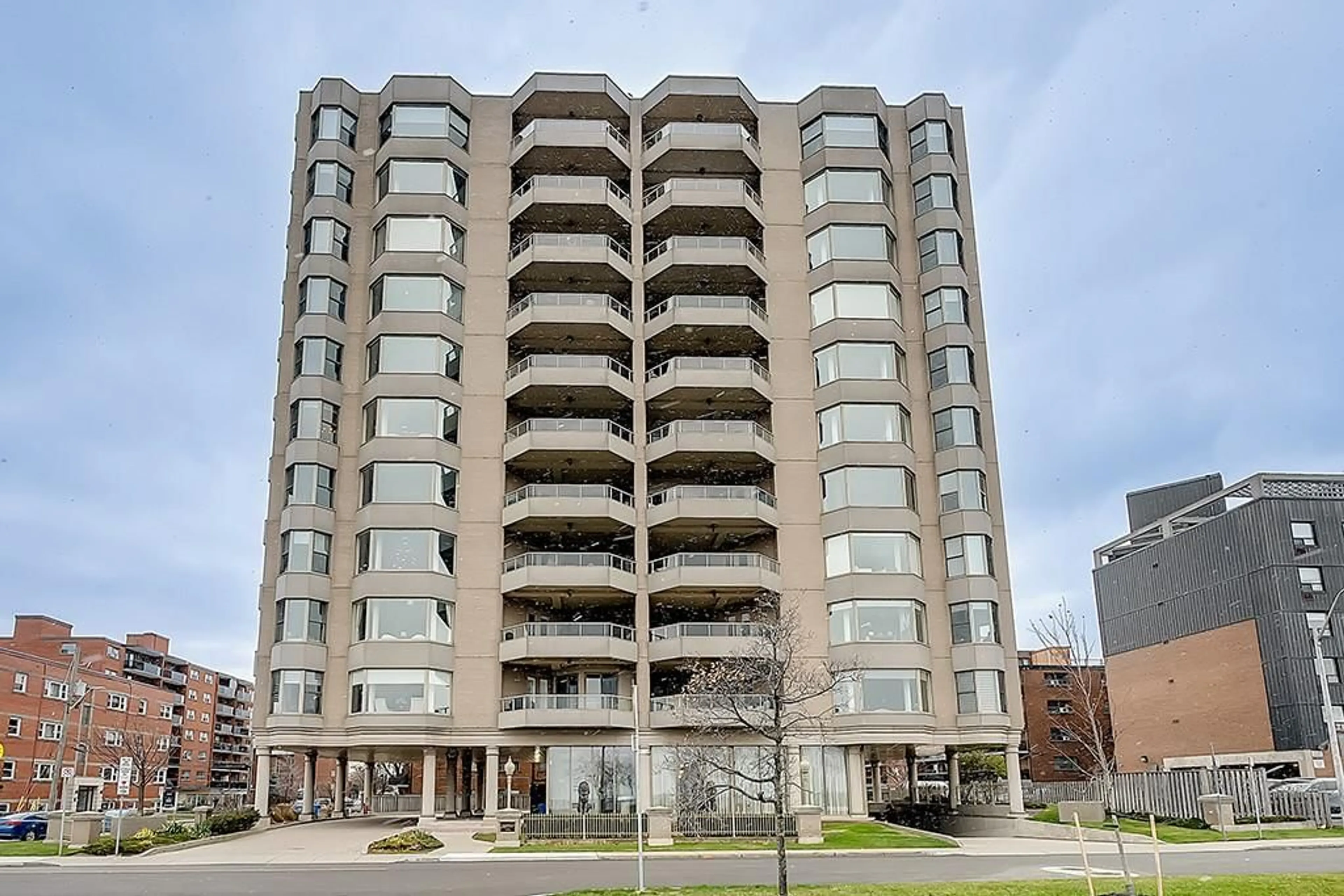 A pic from exterior of the house or condo for 174 Mountain Park Ave #5W, Hamilton Ontario L8V 1A1