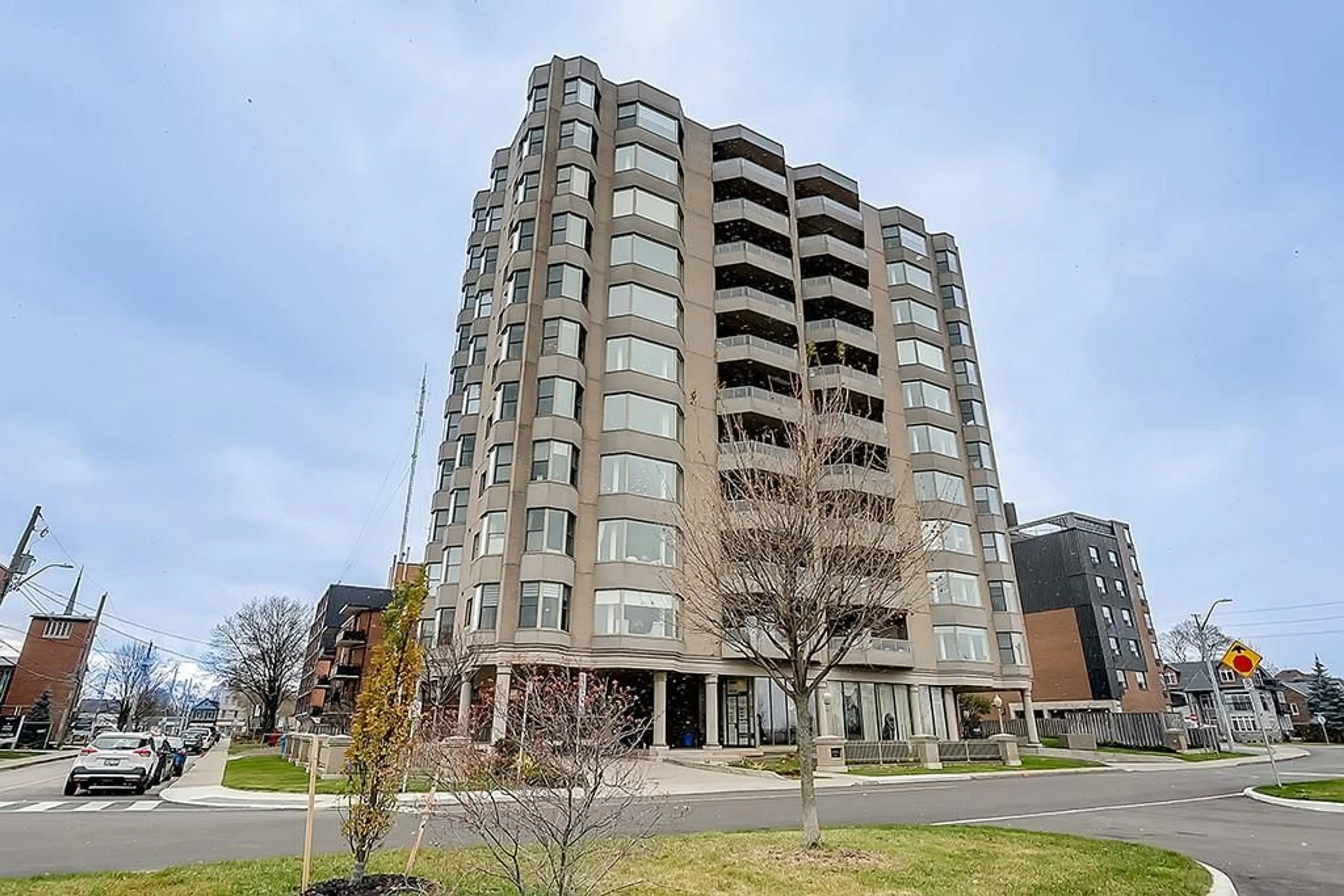 A pic from exterior of the house or condo for 174 Mountain Park Ave #5W, Hamilton Ontario L8V 1A1