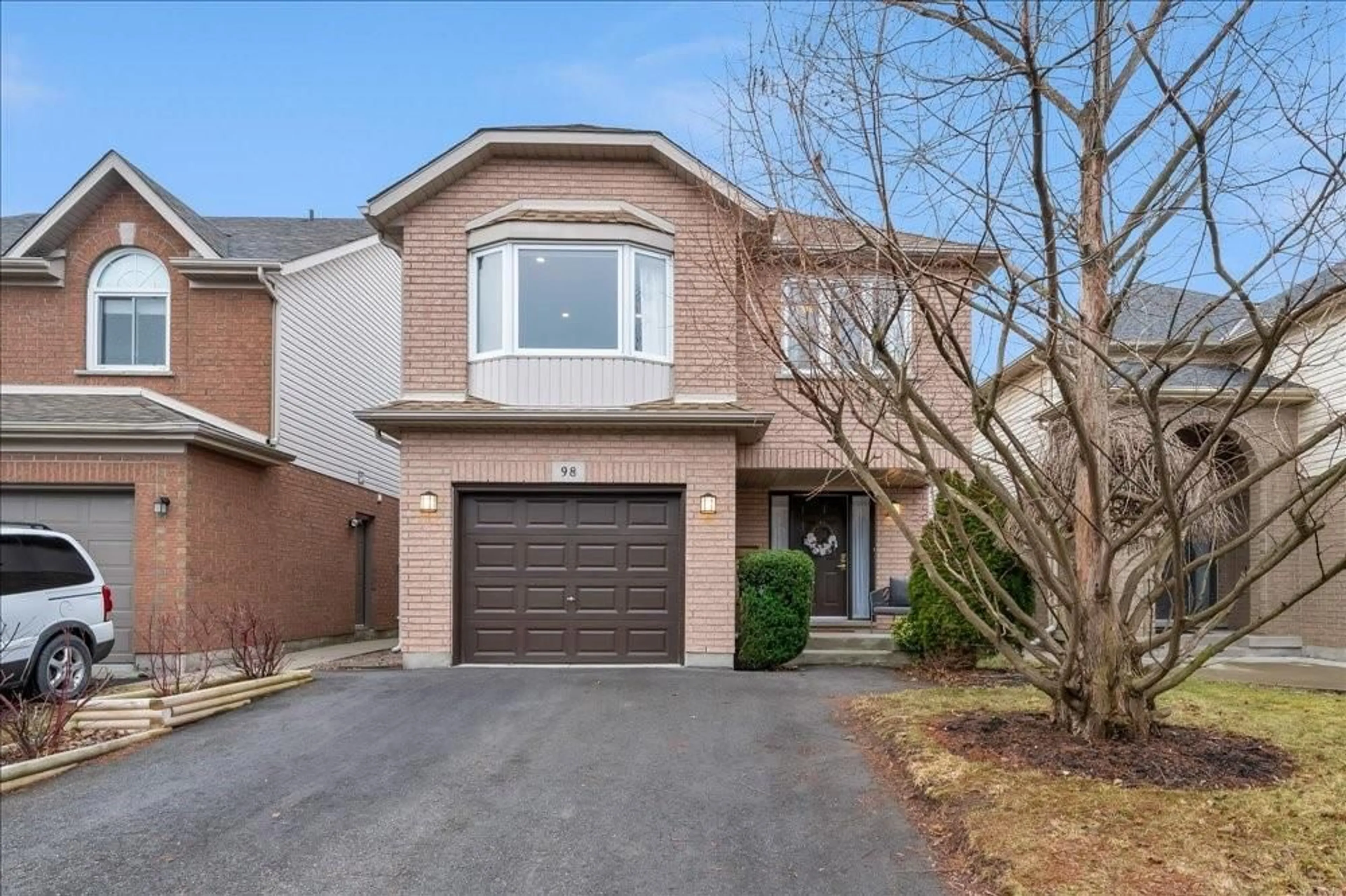 Frontside or backside of a home for 98 SUMMERS Dr, Thorold Ontario L2V 5B1