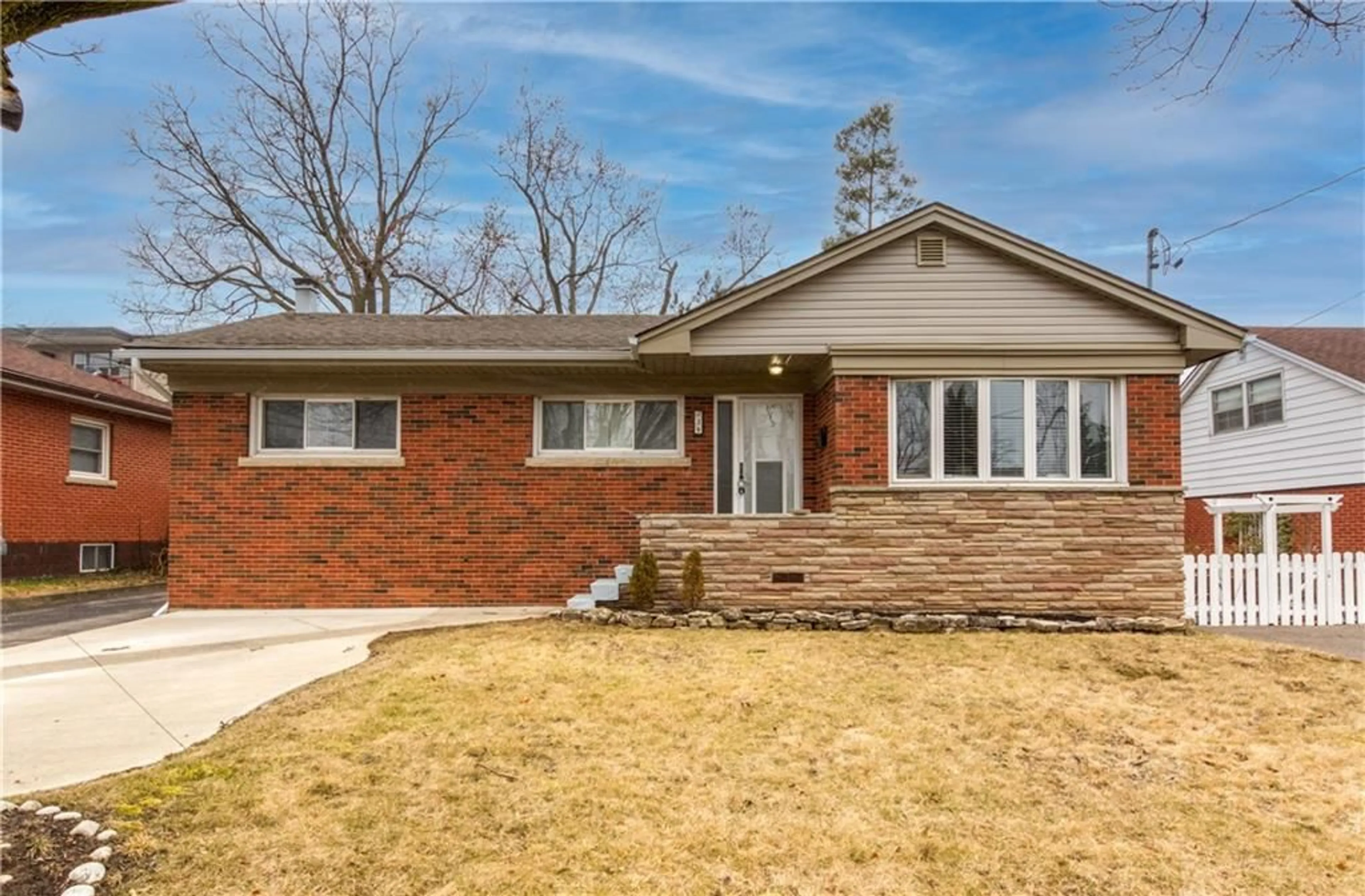 Home with brick exterior material for 39 BLAND Ave, Stoney Creek Ontario L8G 3R2