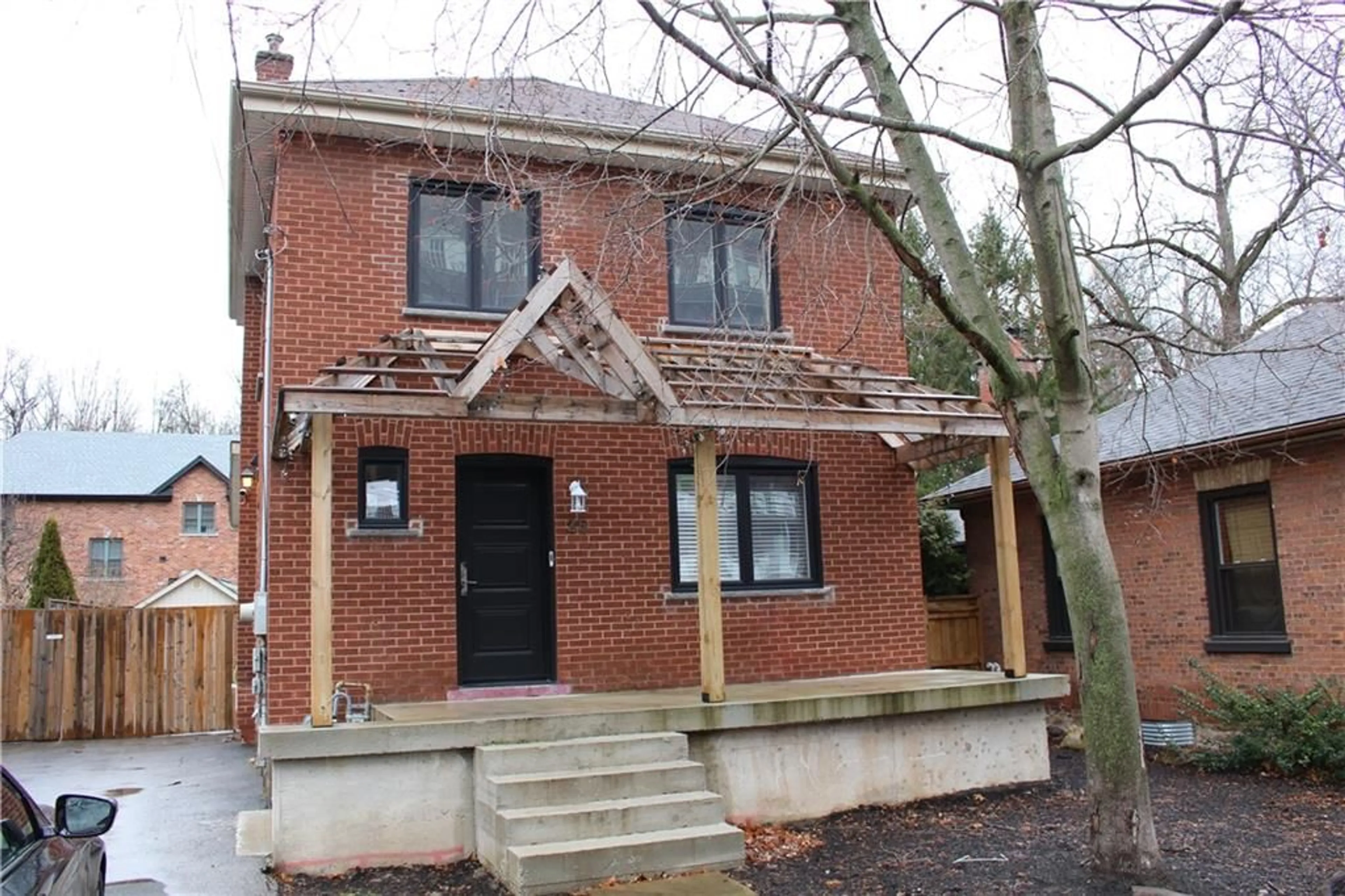 Home with unknown exterior material for 25 PARK St, Hamilton Ontario L9H 1C9