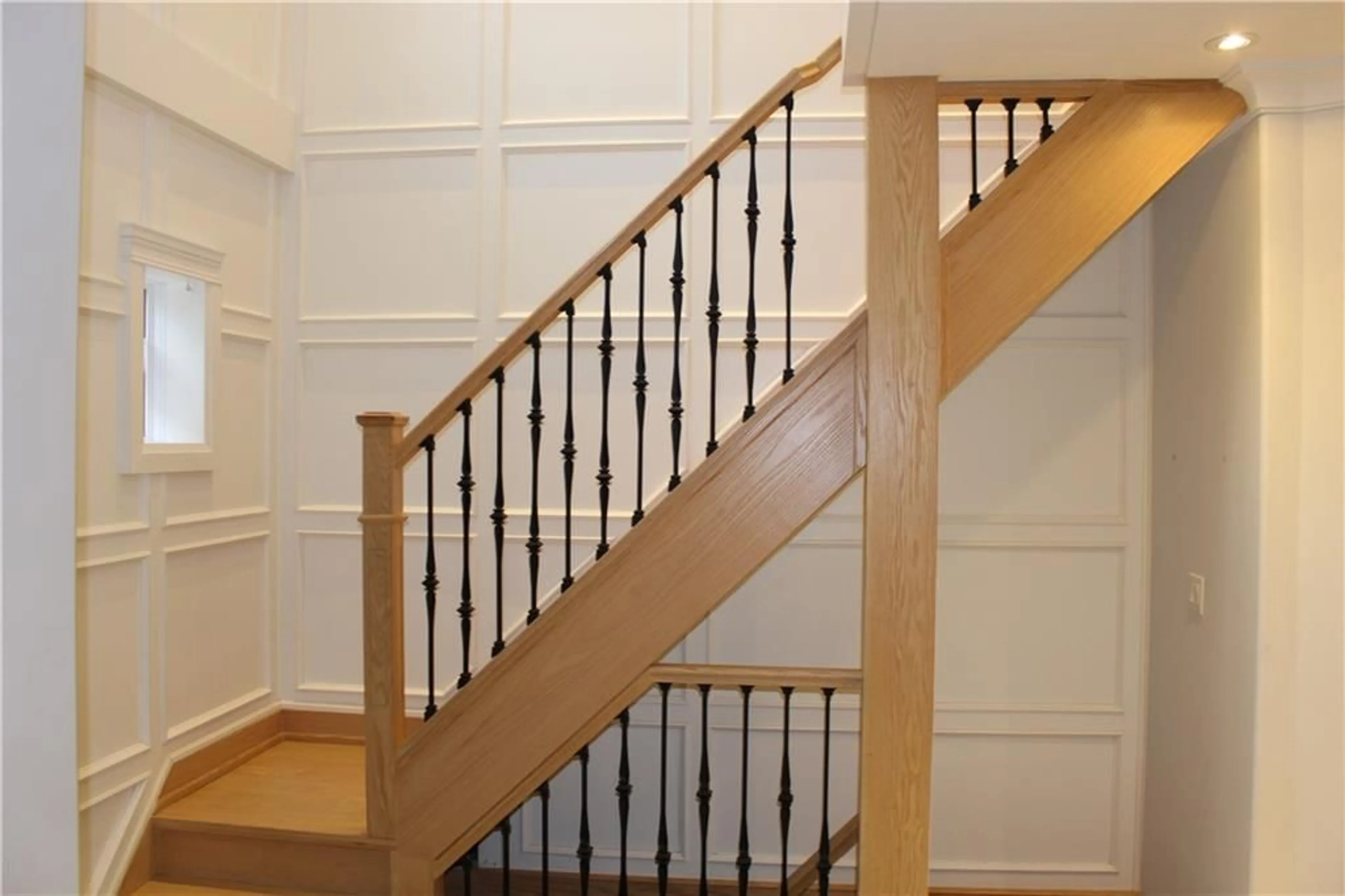 Stairs for 25 PARK St, Hamilton Ontario L9H 1C9