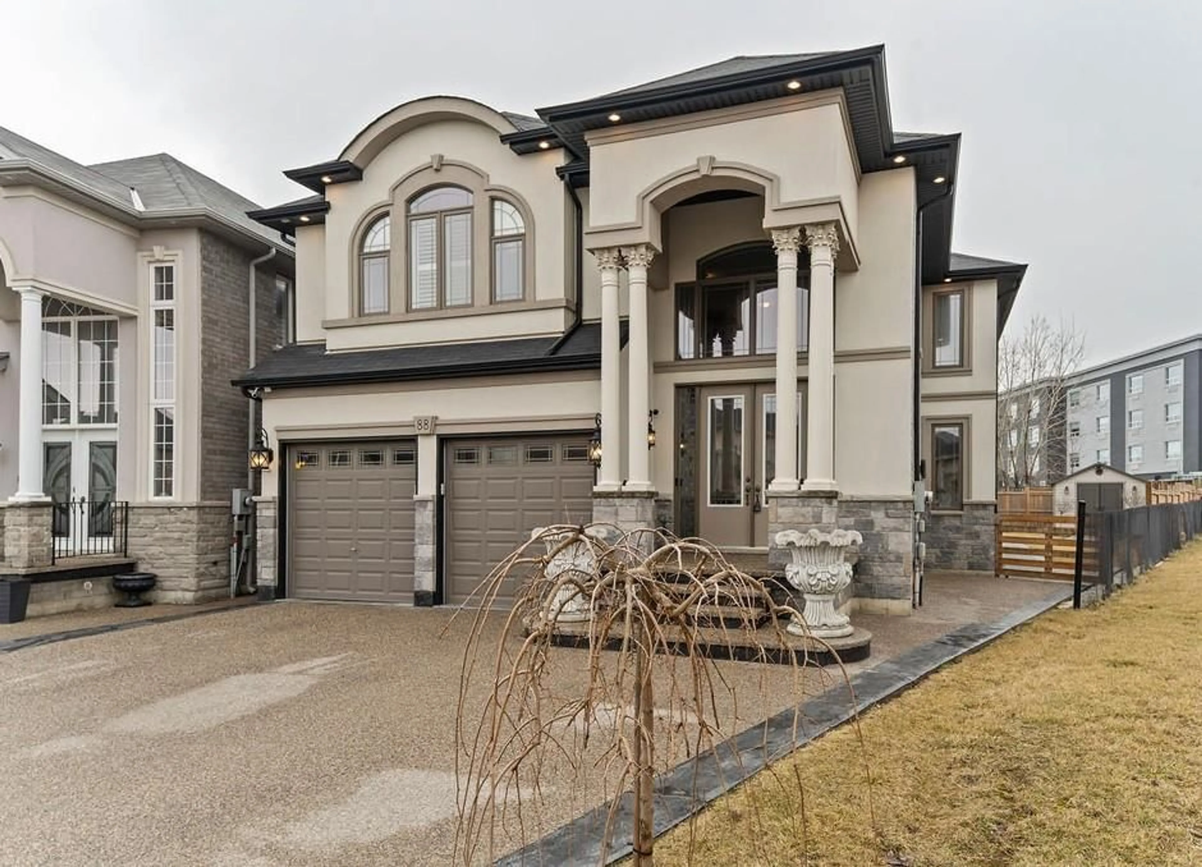 Frontside or backside of a home for 88 Chartwell Cir, Hamilton Ontario L9A 0C4